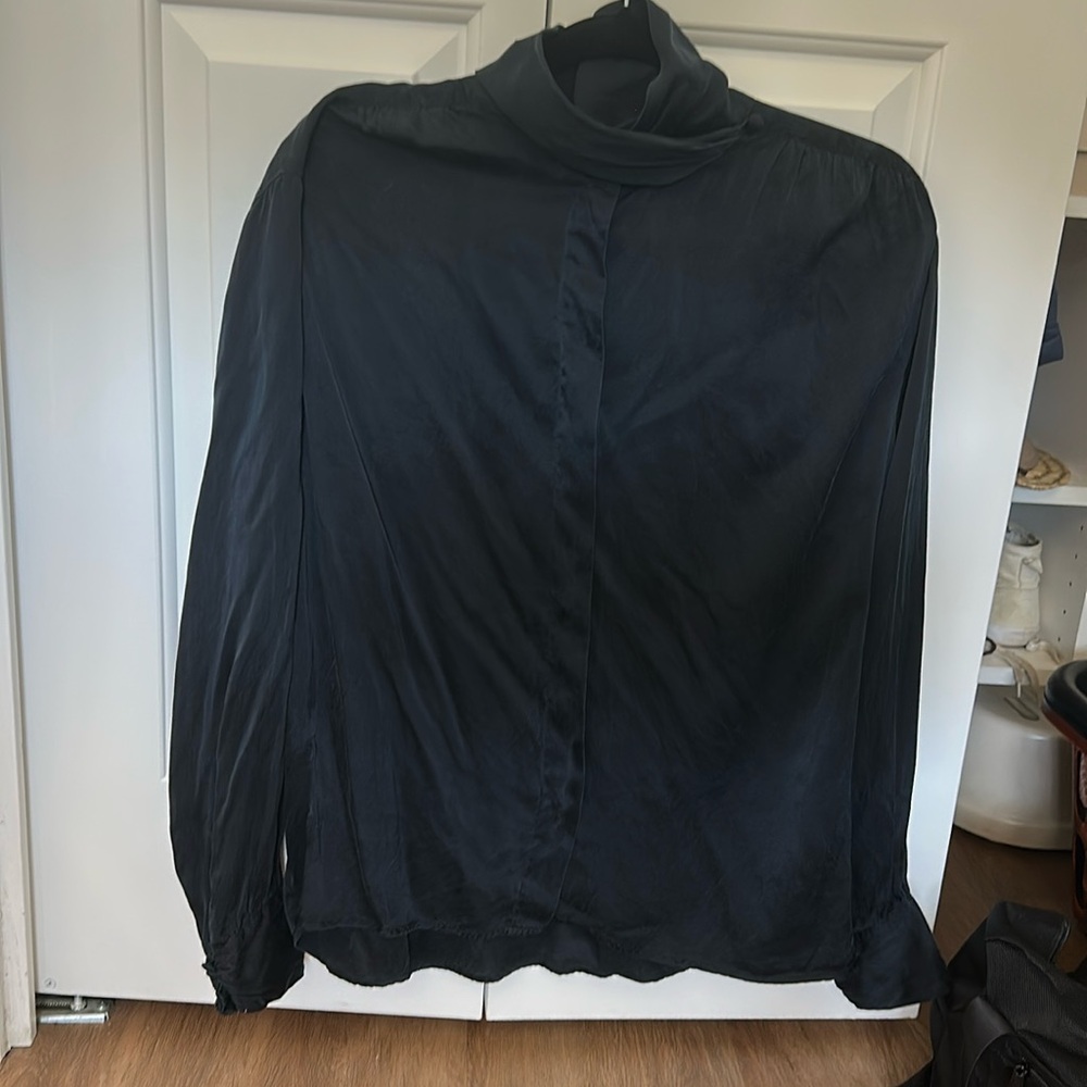 Jones New York Women’s 100% silk blouse pre loved size 12